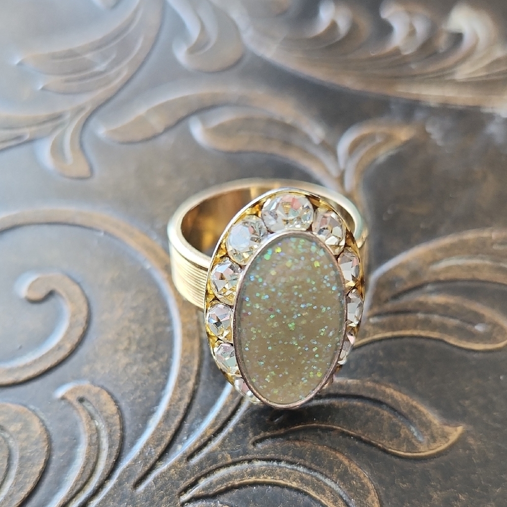 Elegant GoldPale Green Glitter Ring
